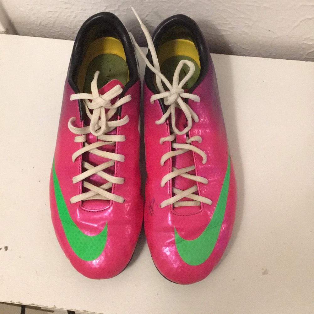 nike soccer cleats - Picture 2 of 6
